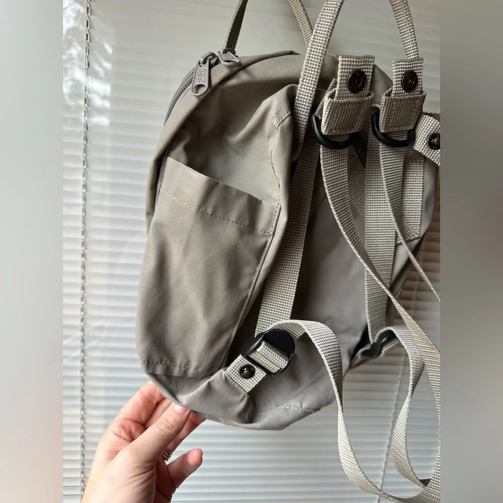 KÅNKEN MINI EVERYDAY OUTDOOR backpack gray